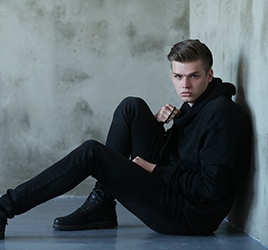 モデルキャスティング